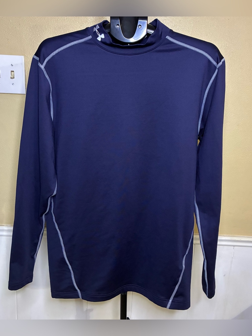 Under Armour Men's Long-Sleeve Navy Performance Top